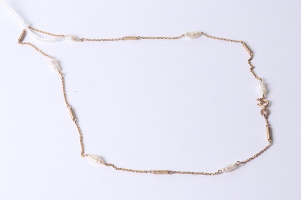 Lot 1040 - GOLD NECKLACE