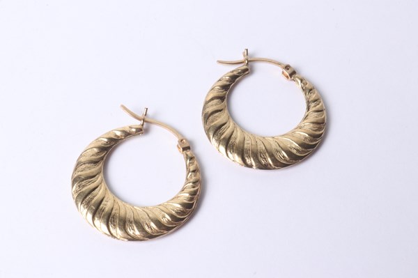 Lot 1042 - GOLD EARRINGS