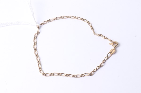 Lot 1032 - GOLD BRACELET