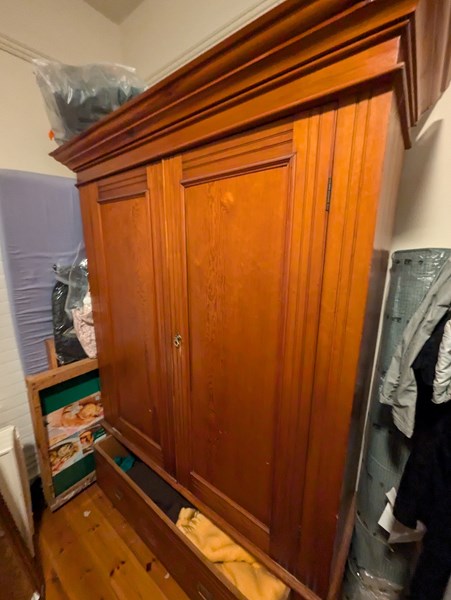 Lot 7 - WARDROBE