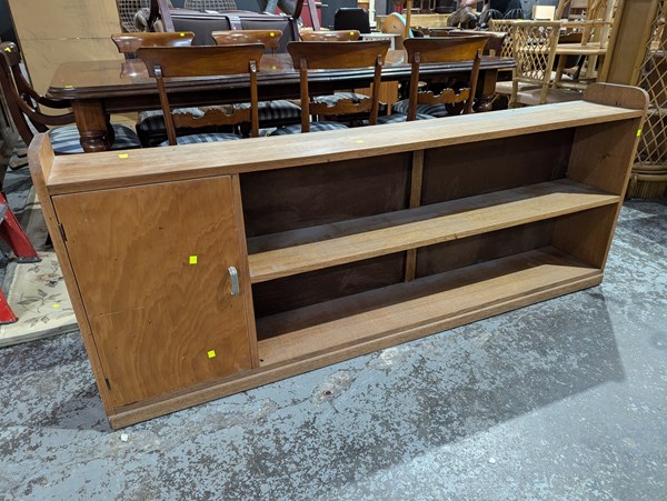 Lot 18 - BOOKSHELF