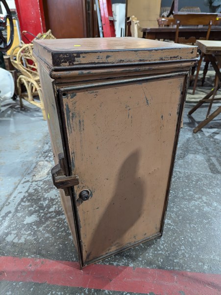 Lot 231 - MEAT SAFE