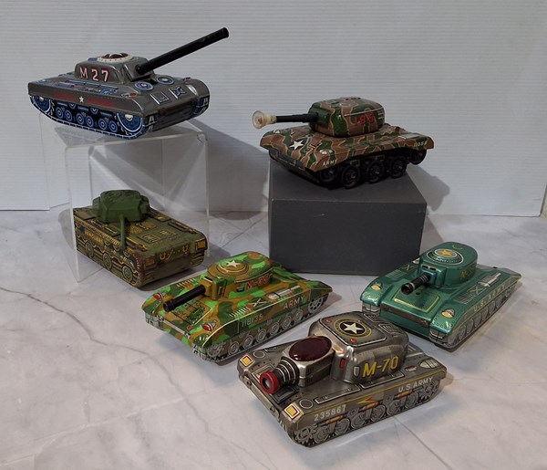 Lot 1448 - TIN TOY TANKS