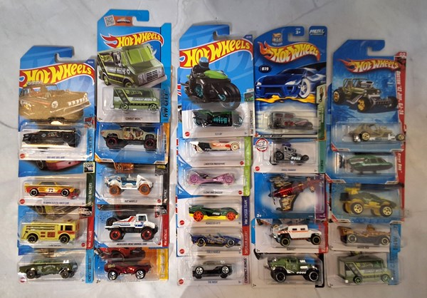 Lot 1466 - HOT WHEELS VEHICLES