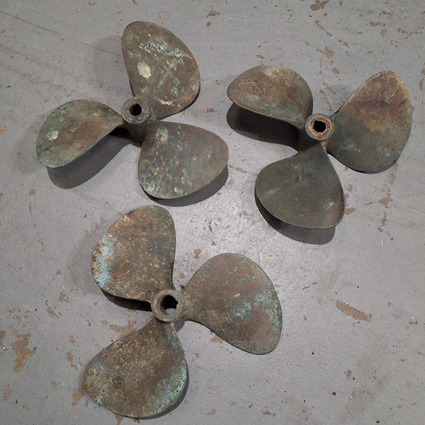 Lot 383 - PROPELLERS