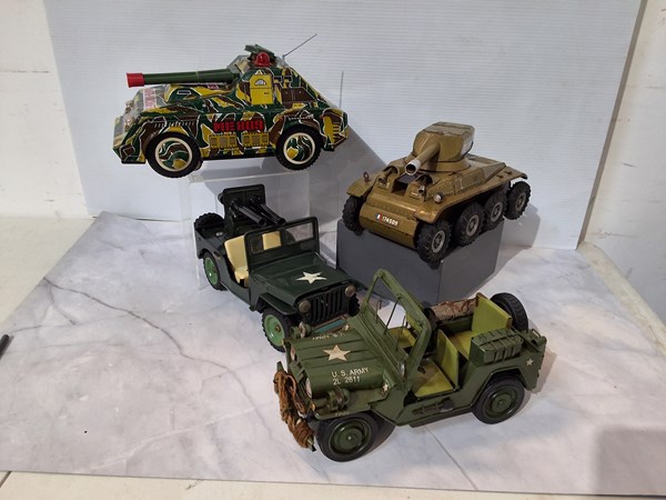 Lot 1460 - MILITARY TIN TOYS