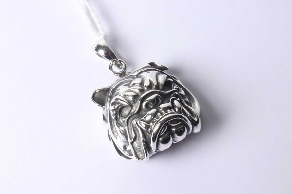 Lot 1021 - SILVER PENDANT