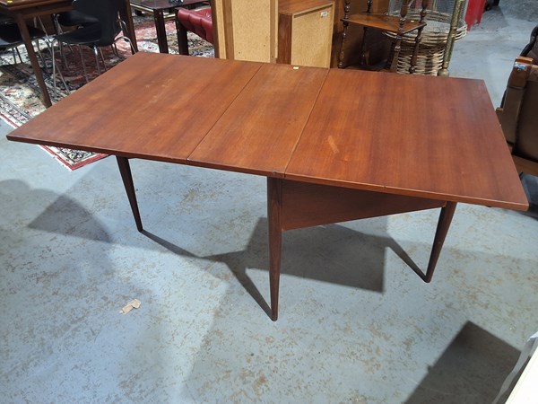 Lot 251 - PETITE FOLDING TABLES