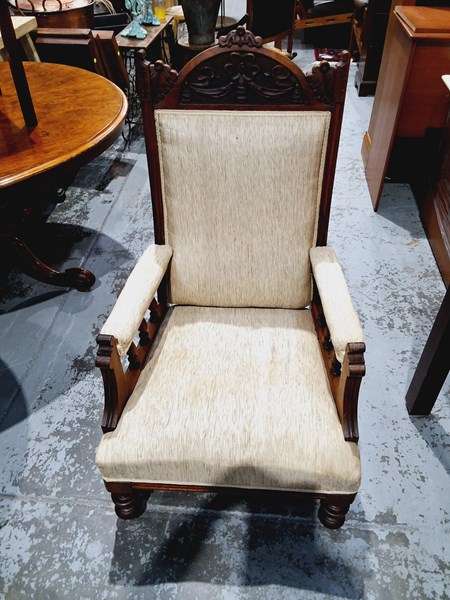 Lot 205 - ARM CHAIR