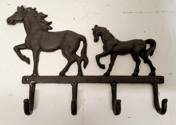 Lot 41 - WALL HOOKS