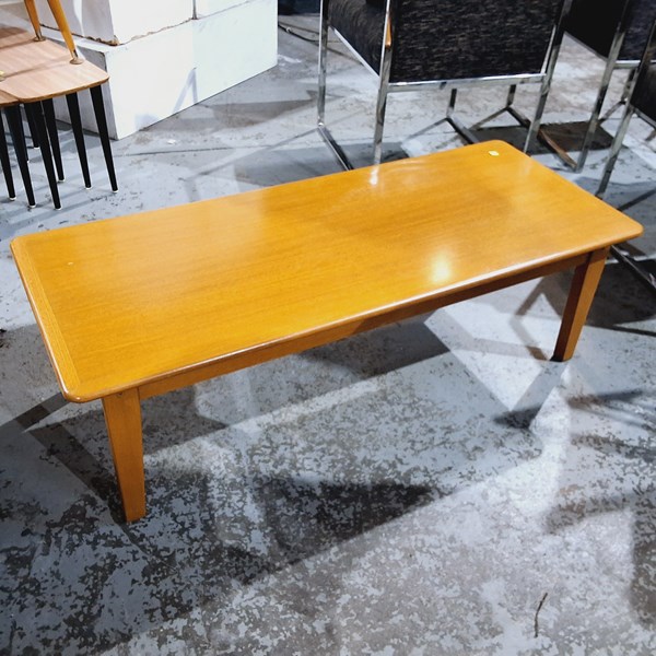 Lot 215 - COFFEE TABLE