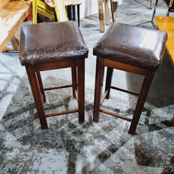 Lot 107 - BAR STOOLS