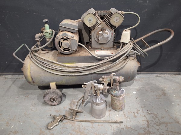 Lot 353 - AIR COMPRESSOR