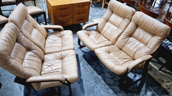 Lot 213 - TWIN SEATER LOUNGES