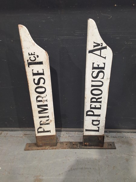 Lot 20 - STREET SIGNS