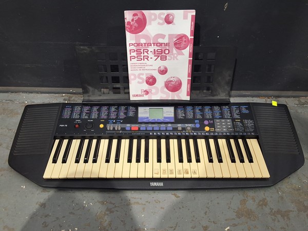 Lot 118 - YAMAHA KEYBOARD