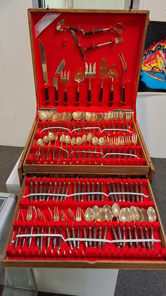 Lot 1211 - CANTEEN OF CUTLERY