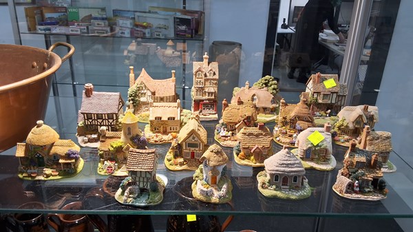 Lot 1527 - LILLIPUT LANE