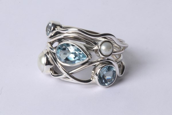 Lot 1019 - SILVER RING