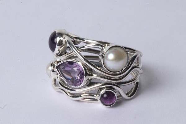 Lot 1012 - SILVER RING