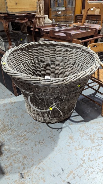 Lot 301 - WOOL BASKET