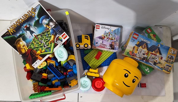 Lot 1474 - LEGO AND DUPLO