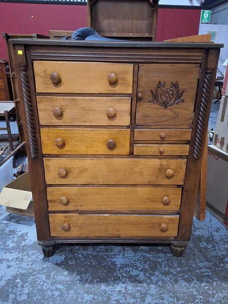 Lot 106 - CHEST OF DRAWERS