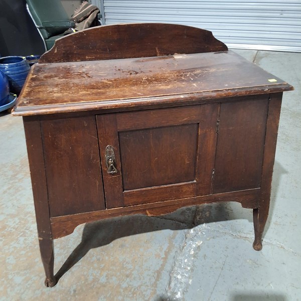 Lot 305 - WASH STAND