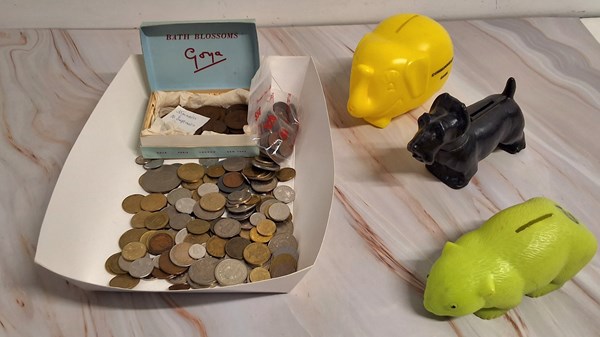 Lot 1084 - COINS  & MONEY BOXES