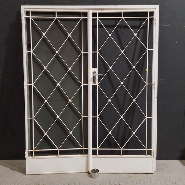 Lot 320 - ENTRANCE SCREEN DOORS