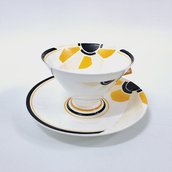 Lot 1059 - SHELLEY SUNRAY CUP & SAUCER