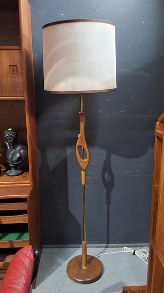 Lot 242 - STANDARD LAMP