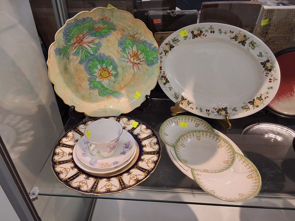 Lot 1397 - ROYAL DOULTON CHINA