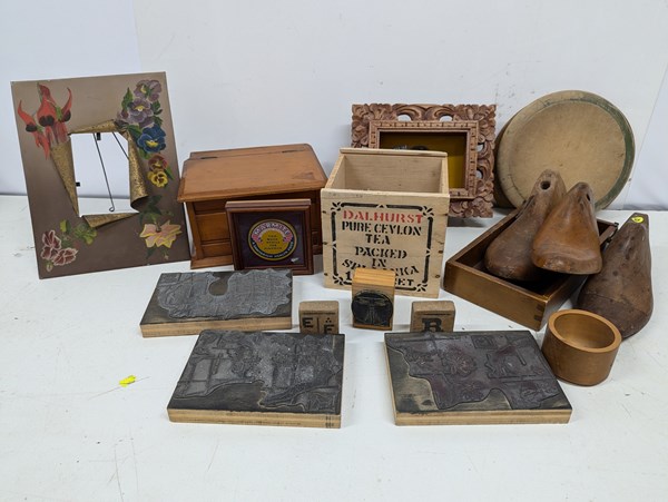 Lot 1372 - VINTAGE COLLECTABLES