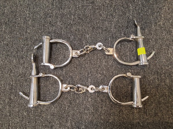 Lot 1255 - HANDCUFFS