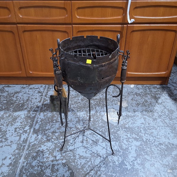 Lot 304 - BBQ BRAZIER