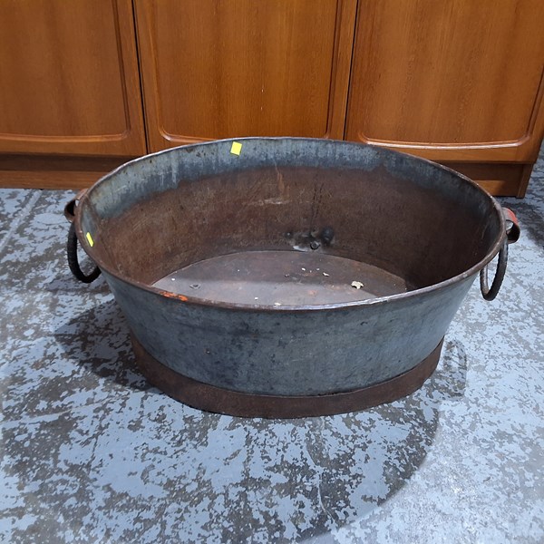 Lot 321 - WASH TUB