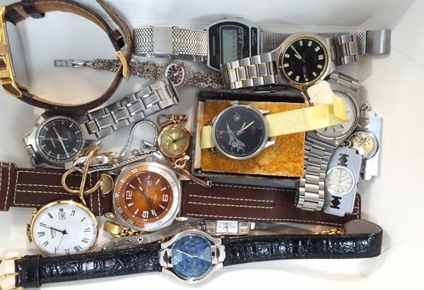 Lot 1073 - WATCHES