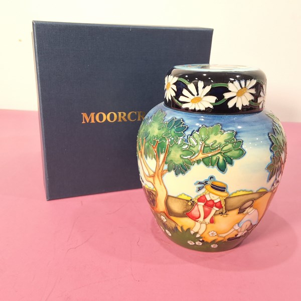 Lot 1225 - MOORCROFT GINGER JAR