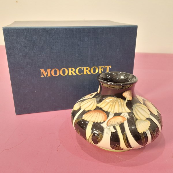 Lot 1222 - MOORCROFT VASE