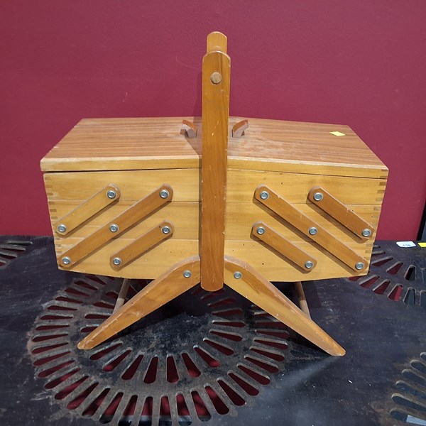 Lot 150 - SEWING CADDIE