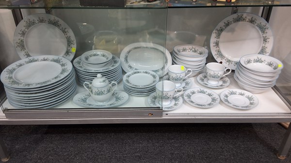 Lot 1471 - PART DINNER SERVICE