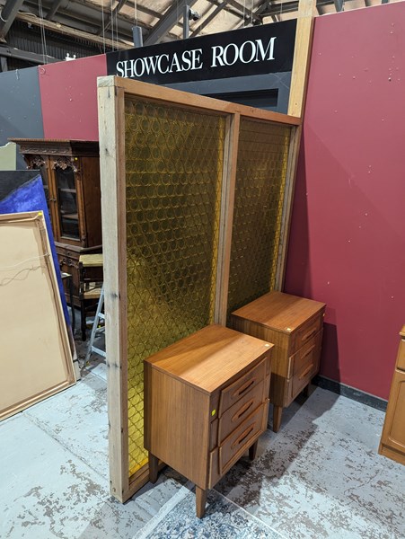 Lot 132 - WALL DIVIDER