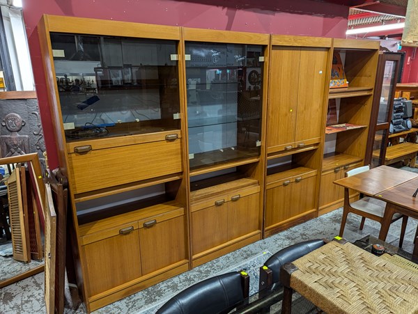 Lot 92 - WALL UNITS