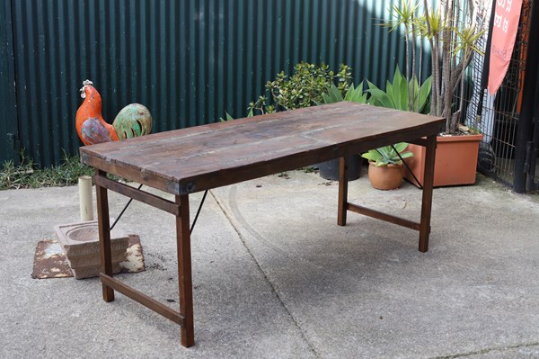 Lot 183 - DINING TABLE