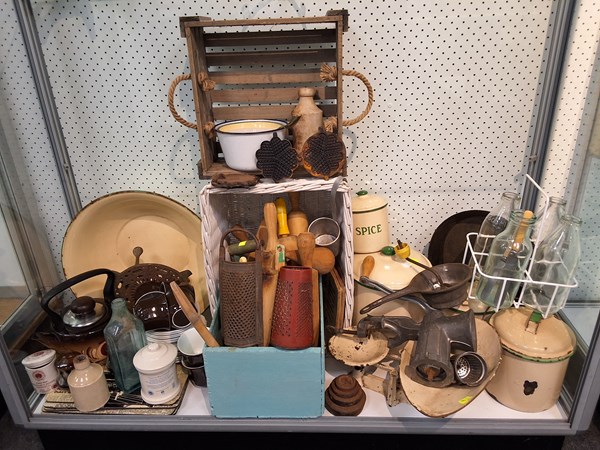 Lot 1329 - VINTAGE KITCHENWARES