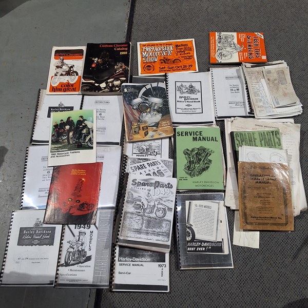 Lot 111 - HARLEY DAVIDSON MANUALS