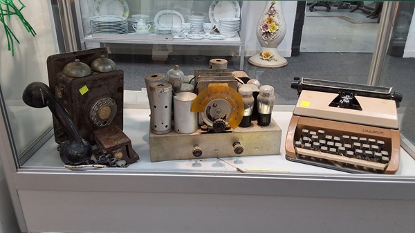 Lot 1533 - VINTAGE COMMUNICATION DEVICES