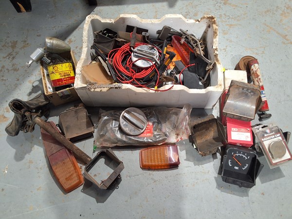 Lot 351 - AUTOMOTIVE PARTS