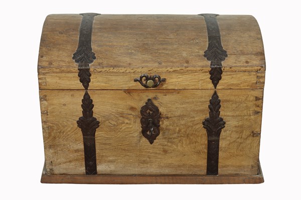 Lot 162 - SARATOGA TRUNK